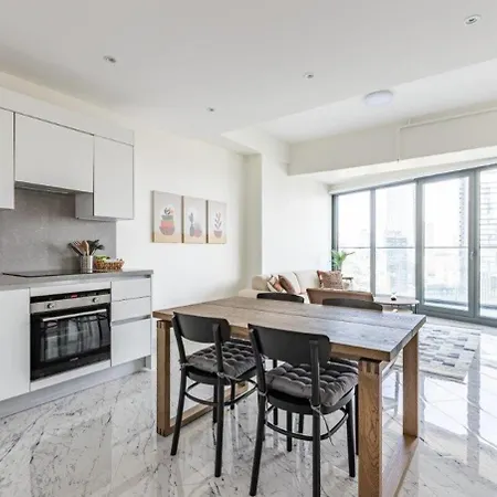 Gorgeous Modern 1bd Terrace Condopoolviews! #233 Apartmán