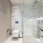 Gorgeous Modern 1bd Terrace Condopoolviews! #233 Istanbul