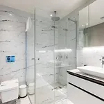Apartment Gorgeous Modern 1bd Terrace Condopoolviews! #233 Istanbul