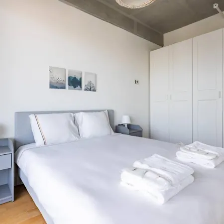 Gorgeous Modern 1bd Terrace Condopoolviews! #233 Appartement Istanboel