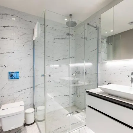 Апартаменты Gorgeous Modern 1bd Terrace Condopoolviews! #233 Стамбул